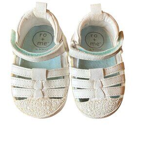 Adorable White Baby Shoes Robeez Soft Sole ro + me Girls Taylor Sandals (6-12M)